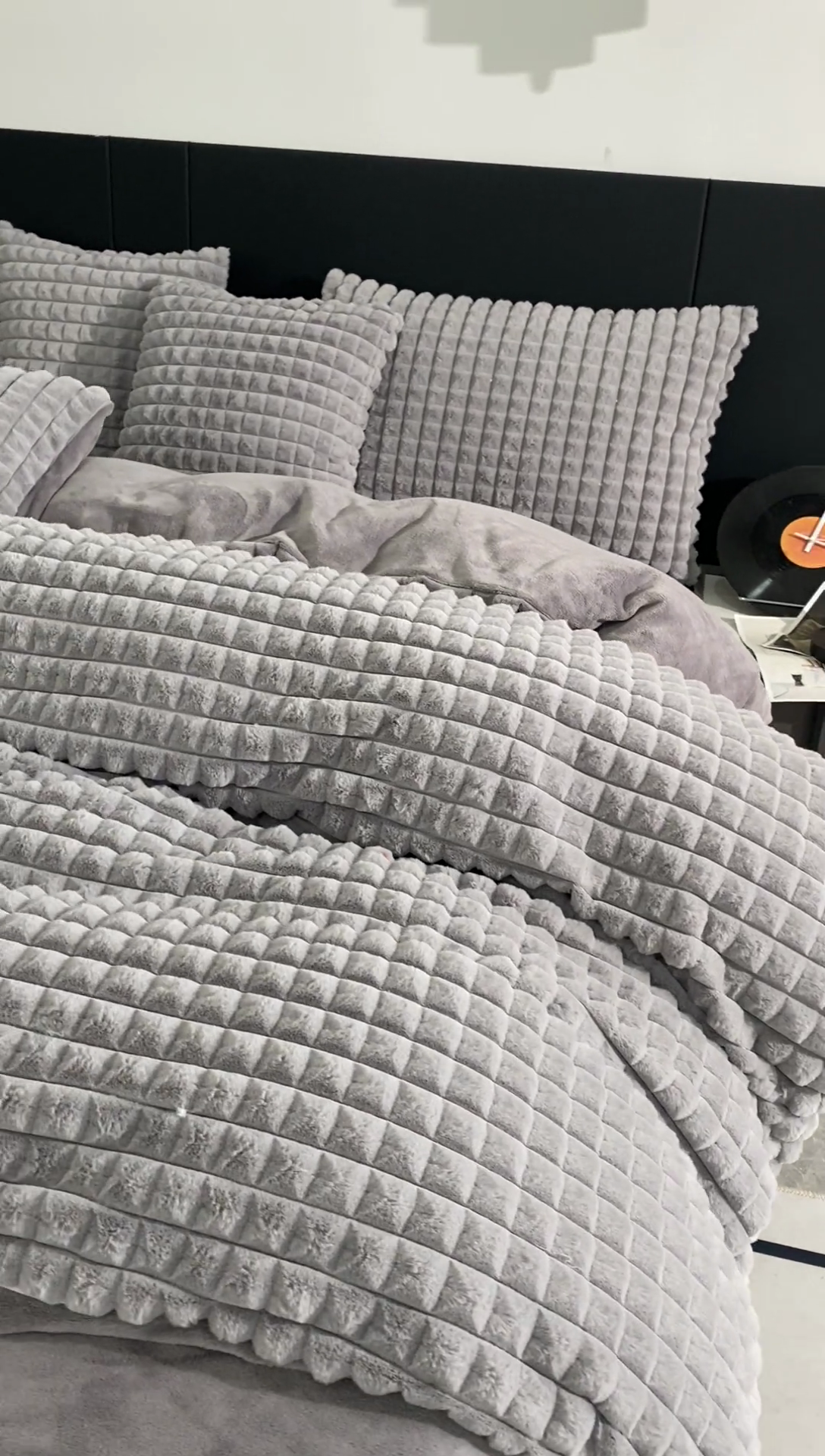 91家纺网 家纺一手货源 找家纺 爵仕家纺 2025新款高端皮草风格兔毛绒保暖四件套 云灰