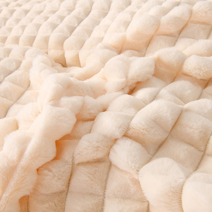 91家纺网 家纺一手货源 找家纺 爵仕家纺 2025新款高端皮草风格兔毛绒保暖四件套 暖白