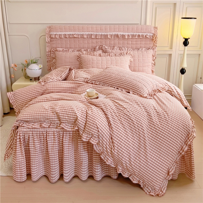 91家纺网 家纺一手货源 找家纺 十个点  2024新款色织水洗棉韵格系列床裙款四件套 粉小格