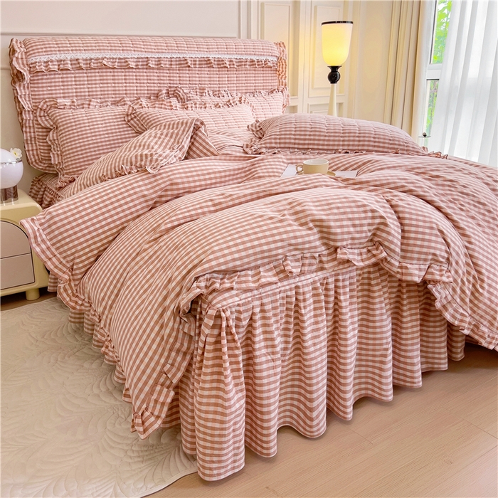 91家纺网 家纺一手货源 找家纺 十个点  2024新款色织水洗棉韵格系列床裙款四件套 粉小格