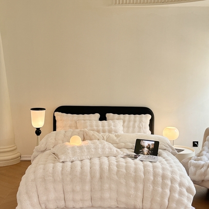 91家纺网 家纺一手货源 找家纺 蓝极人  2025新款高克重大兔绒兔兔绒牛奶绒四件套 暖白