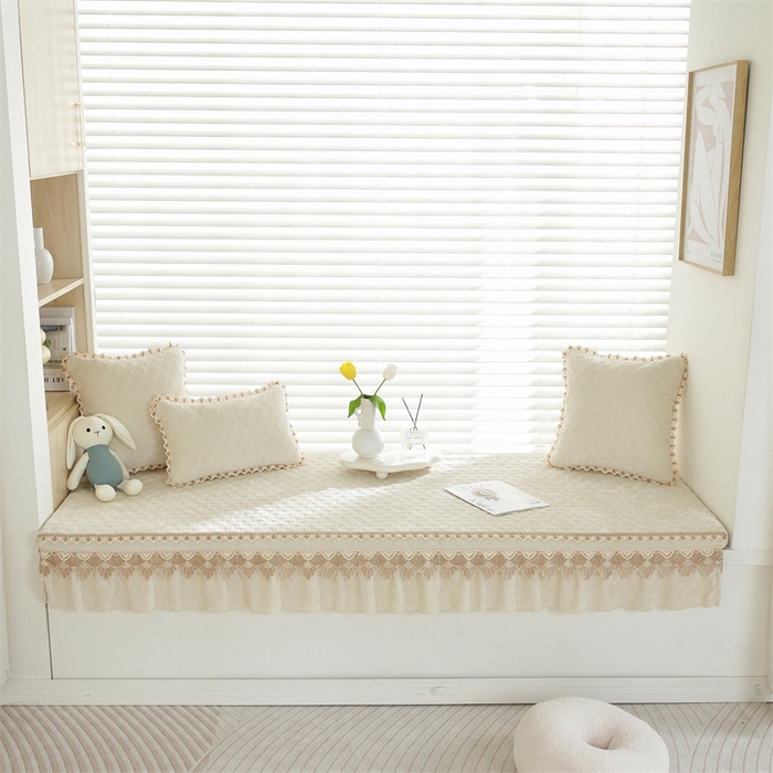 91家纺网 家纺一手货源 找家纺 共鸣沙发垫2023新款5cm厚50D雪尼尔花边款可拆洗 5cm海绵飘窗垫雪尼尔米色