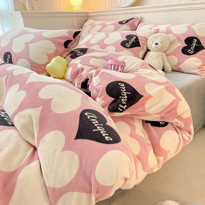 91家纺网 家纺一手货源 找家纺 桃子家居 2023新款ins韩系简约卡通奶油小清新加厚牛奶绒系列四件套 绒-心语粉玉