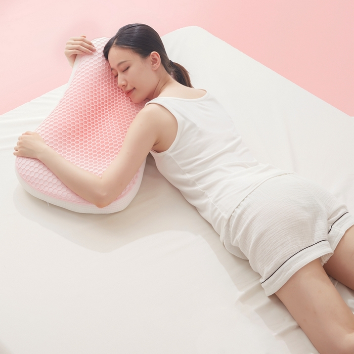 91家纺网 家纺一手货源 找家纺 爱来伊家纺 2023新款凉感枕TPE果胶羽丝枕夏季枕芯猫肚皮释压枕头枕芯 轻奢粉