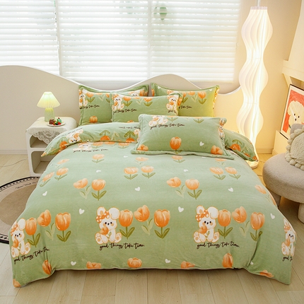 91家纺网 家纺一手货源 找家纺 尚品凤凰2025新款高克重印花牛奶绒四件套-工艺款兔然郁见你-果绿