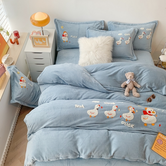 91家纺网 家纺一手货源 找家纺 （总）蜜柚 2024新款直播牛奶绒四件套卡通毛巾绣宝宝法莱绒