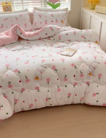 91家纺网 家纺一手货源 找家纺 寐居 2023新款A类水洗棉印花冬被 花蜜兔