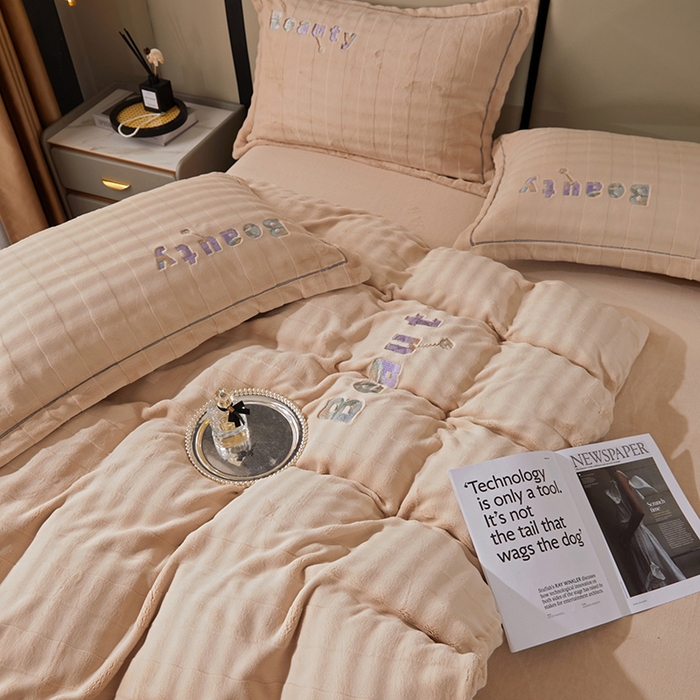 91家纺网 家纺一手货源 找家纺 新款牛奶绒绣花款四件套系列 清仓价！ 米色