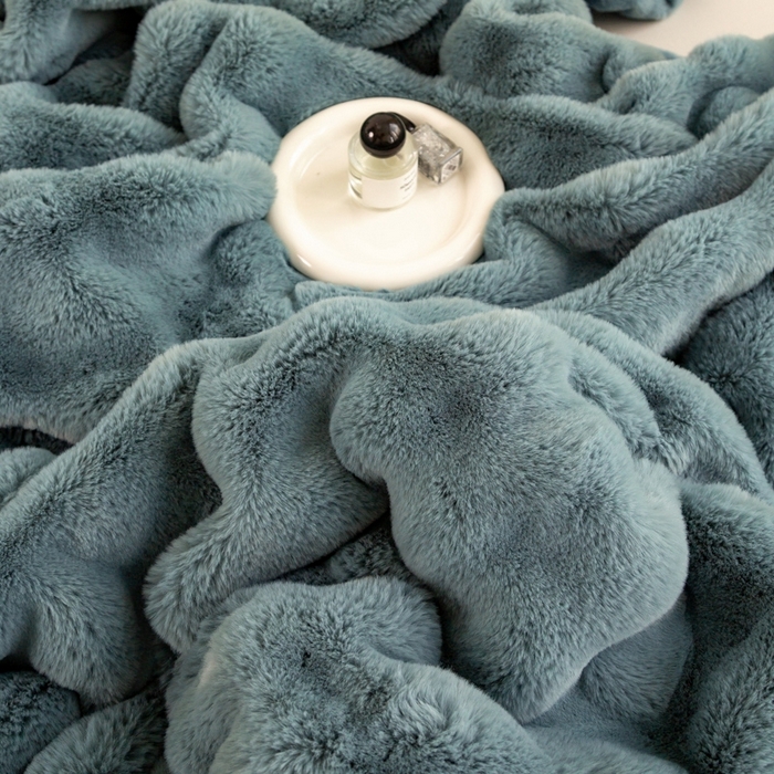 91家纺网 家纺一手货源 找家纺 尚品绵羊毛毯 2025新款仿裘皮皮草貂皮毛毯轻奢高端婚庆加厚双层拉舍尔毛毯 天空蓝