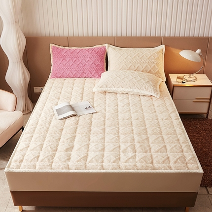 91家纺网 家纺一手货源 找家纺 东宇 2024新款A类提花牛奶绒床垫 米杏