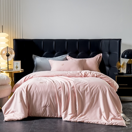 91家纺网 家纺一手货源 找家纺 （总） 天木兰 新款蝴蝶蚕丝被专柜子母被