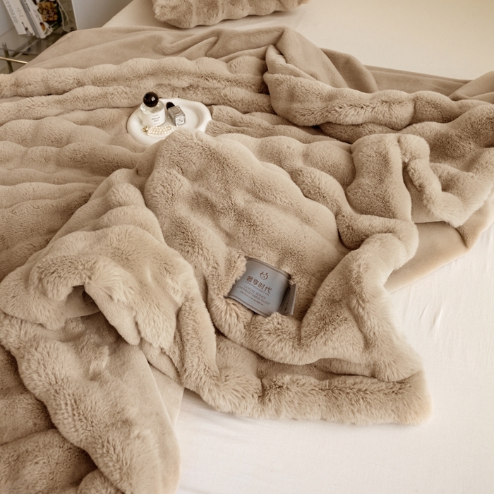 91家纺网 家纺一手货源 找家纺 尚品绵羊毛毯 2025新款仿裘皮皮草貂皮毛毯轻奢高端婚庆加厚双层拉舍尔毛毯 奶茶驼