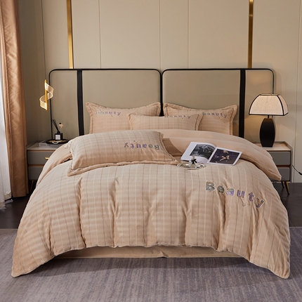 91家纺网 家纺一手货源 找家纺 （总）新款牛奶绒绣花款四件套系列 清仓价！