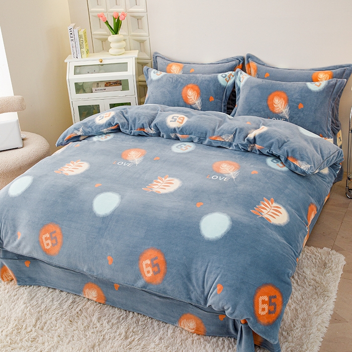 91家纺网 家纺一手货源 找家纺 尚品凤凰2025新款高克重印花牛奶绒四件套-工艺款一叶知秋-蓝灰