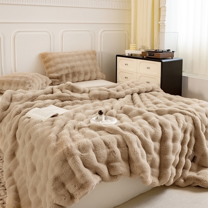 91家纺网 家纺一手货源 找家纺 尚品绵羊毛毯 2025新款仿裘皮皮草貂皮毛毯轻奢高端婚庆加厚双层拉舍尔毛毯 奶茶驼