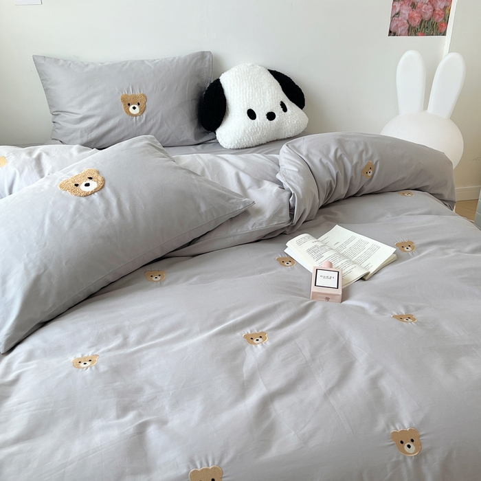 91家纺网 家纺一手货源 找家纺 漫调 2023新款40s喷气全棉小熊刺绣四件套 基础款小熊灰