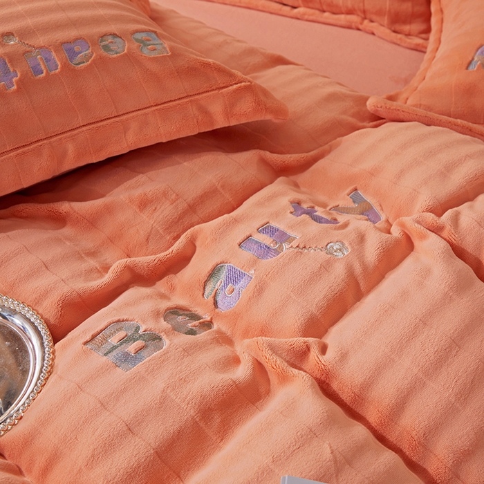 91家纺网 家纺一手货源 找家纺 新款牛奶绒绣花款四件套系列 清仓价！ 桔色