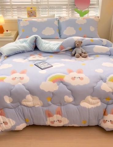 91家纺网 家纺一手货源 找家纺 寐居 2023新款A类水洗棉印花冬被 晴天兔