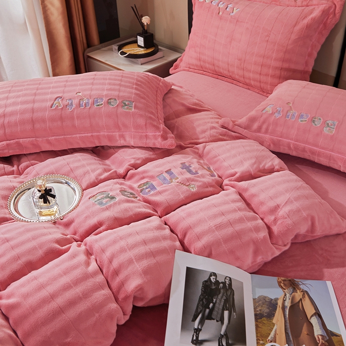 91家纺网 家纺一手货源 找家纺 新款牛奶绒绣花款四件套系列 清仓价！ 豆沙