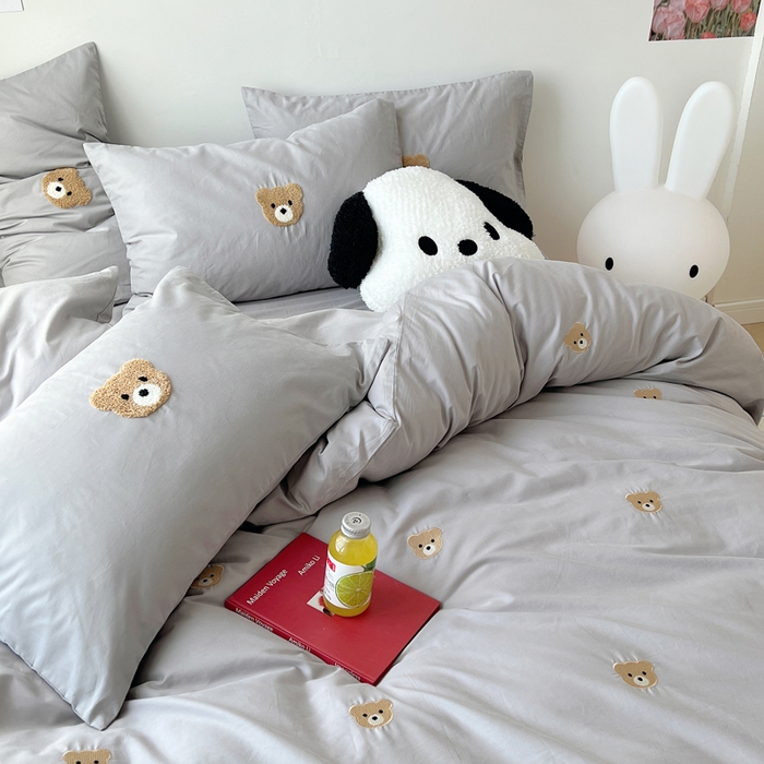 91家纺网 家纺一手货源 找家纺 漫调 2023新款40s喷气全棉小熊刺绣四件套 基础款小熊灰