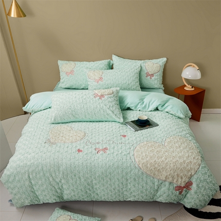 91家纺网 家纺一手货源 找家纺 （总）兄弟坊 2023兔毛玫瑰绒贴布绣四件套风格二