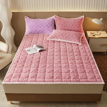 91家纺网 家纺一手货源 找家纺 东宇 2024新款A类提花牛奶绒床垫 玫瑰粉