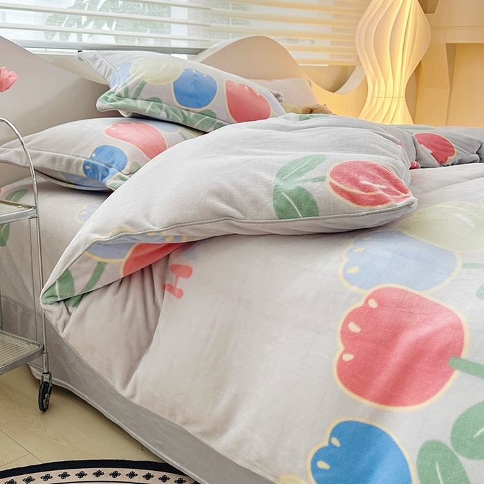 91家纺网 家纺一手货源 找家纺 尚品凤凰2025新款高克重印花牛奶绒四件套-工艺款心恋时刻-白