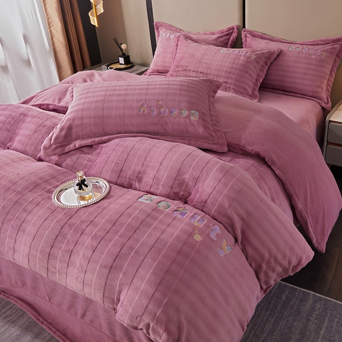 91家纺网 家纺一手货源 找家纺 新款牛奶绒绣花款四件套系列 清仓价！ 紫豆沙