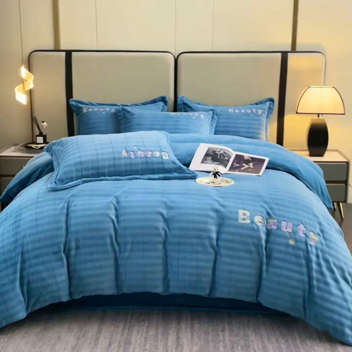 91家纺网 家纺一手货源 找家纺 新款牛奶绒绣花款四件套系列 清仓价！ 宝石蓝