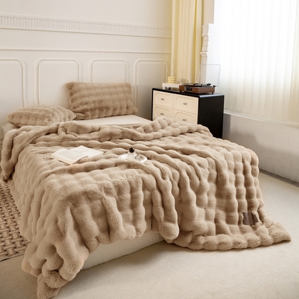 91家纺网 家纺一手货源 找家纺 尚品绵羊毛毯 2025新款仿裘皮皮草貂皮毛毯轻奢高端婚庆加厚双层拉舍尔毛毯 奶茶驼