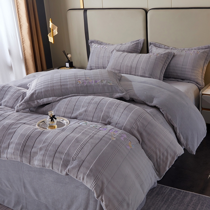 91家纺网 家纺一手货源 找家纺 新款牛奶绒绣花款四件套系列 清仓价！ 灰色