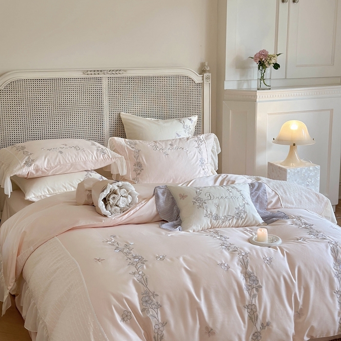 91家纺网 家纺一手货源 找家纺 MIU缪家居 2023新款悠悠假日系列100支全棉四件套 悠悠假日-粉