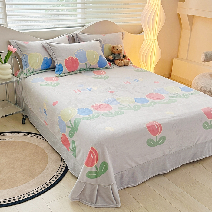 91家纺网 家纺一手货源 找家纺 尚品凤凰2025新款高克重印花牛奶绒四件套-工艺款心恋时刻-白