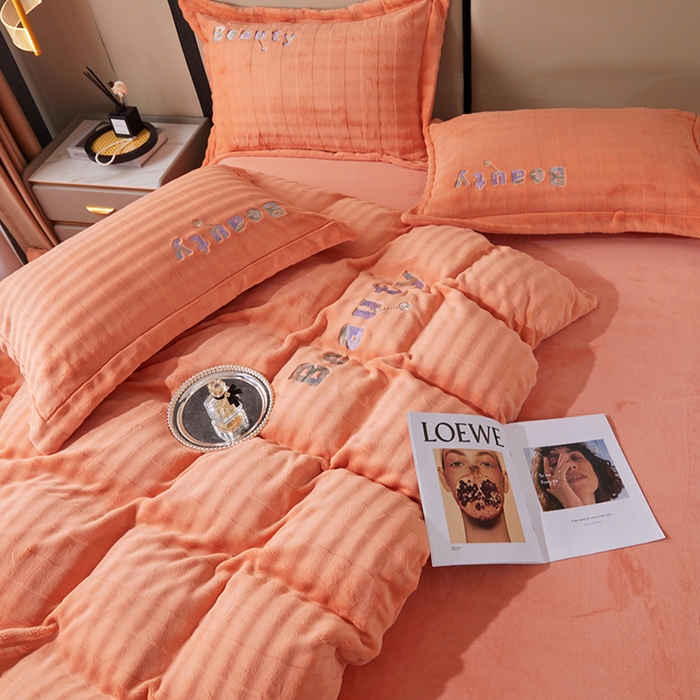 91家纺网 家纺一手货源 找家纺 新款牛奶绒绣花款四件套系列 清仓价！ 桔色