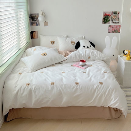 91家纺网 家纺一手货源 找家纺 （总）漫调 2023新款40s喷气全棉小熊刺绣四件套