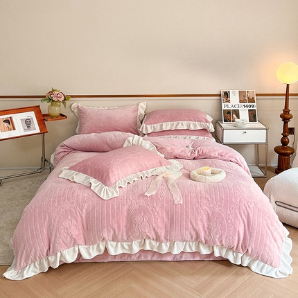 91家纺网 家纺一手货源 找家纺 （总）桃子家居 2023新款A类高克重230克法式烂花雕花提花加厚韩版花边牛奶绒四件套