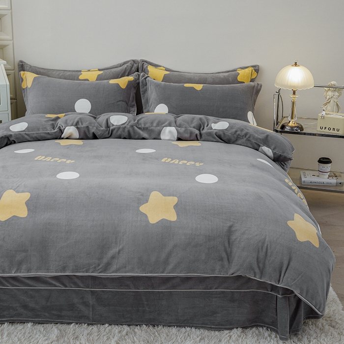 91家纺网 家纺一手货源 找家纺 尚品凤凰2025新款高克重印花牛奶绒四件套-工艺款幸运星-灰