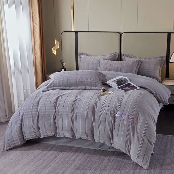 91家纺网 家纺一手货源 找家纺 新款牛奶绒绣花款四件套系列 清仓价！ 灰色