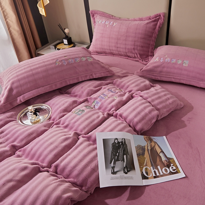 91家纺网 家纺一手货源 找家纺 新款牛奶绒绣花款四件套系列 清仓价！ 紫豆沙