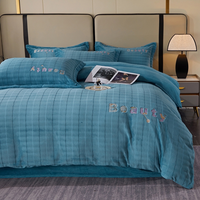 91家纺网 家纺一手货源 找家纺 新款牛奶绒绣花款四件套系列 清仓价！ 宝石蓝