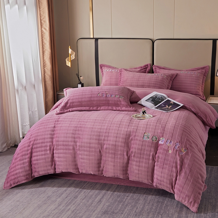 91家纺网 家纺一手货源 找家纺 新款牛奶绒绣花款四件套系列 清仓价！ 紫豆沙