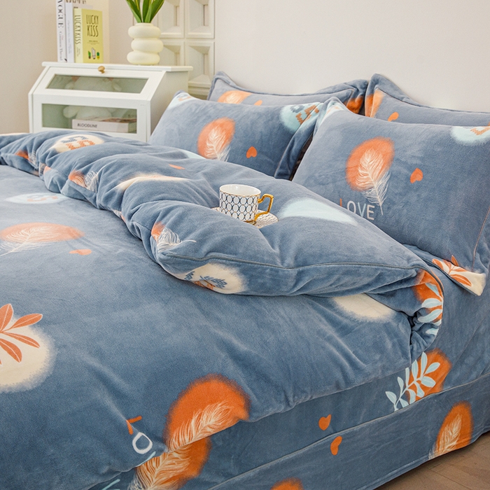 91家纺网 家纺一手货源 找家纺 尚品凤凰2025新款高克重印花牛奶绒四件套-工艺款一叶知秋-蓝灰