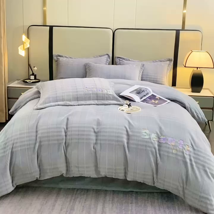 91家纺网 家纺一手货源 找家纺 新款牛奶绒绣花款四件套系列 清仓价！ 灰色