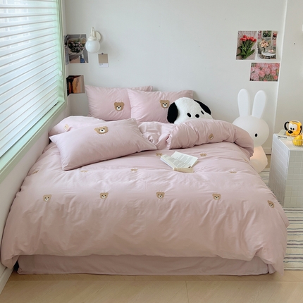 91家纺网 家纺一手货源 找家纺 （总）漫调 2023新款40s喷气全棉小熊刺绣四件套