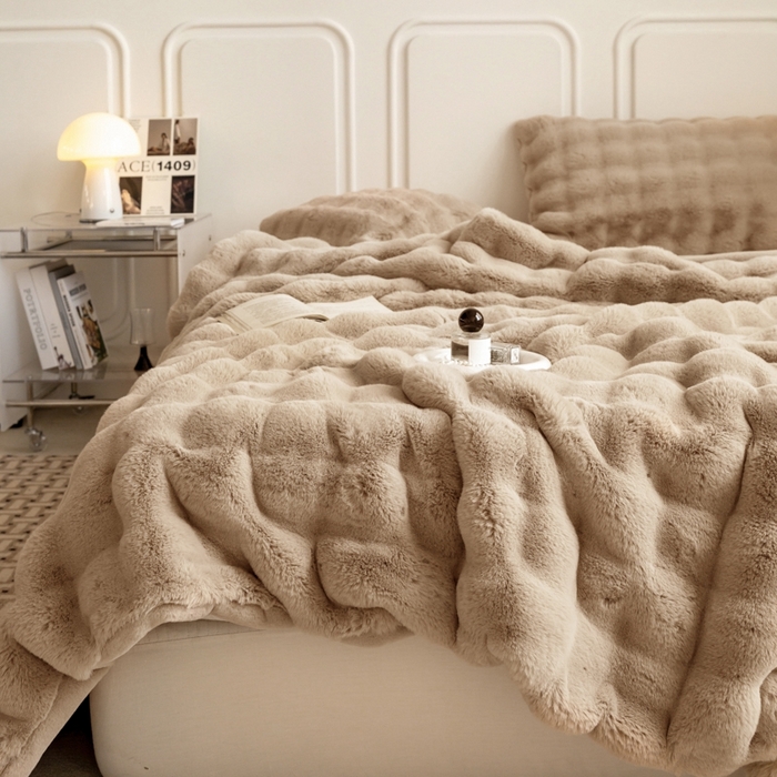 91家纺网 家纺一手货源 找家纺 尚品绵羊毛毯 2025新款仿裘皮皮草貂皮毛毯轻奢高端婚庆加厚双层拉舍尔毛毯 奶茶驼