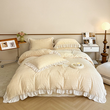 桃子家居 2023新款A类高克重230克法式烂花雕花提花加厚韩版花边牛奶绒四件套 绒烂花-法柔米黄
