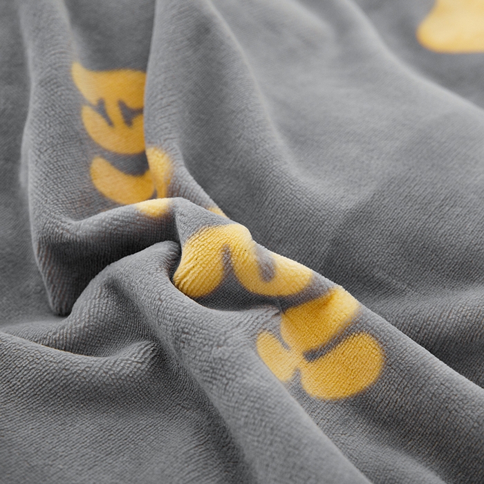 91家纺网 家纺一手货源 找家纺 尚品凤凰2025新款高克重印花牛奶绒四件套-工艺款幸运星-灰