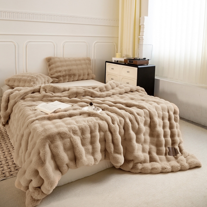 91家纺网 家纺一手货源 找家纺 尚品绵羊毛毯 2025新款仿裘皮皮草貂皮毛毯轻奢高端婚庆加厚双层拉舍尔毛毯 奶茶驼