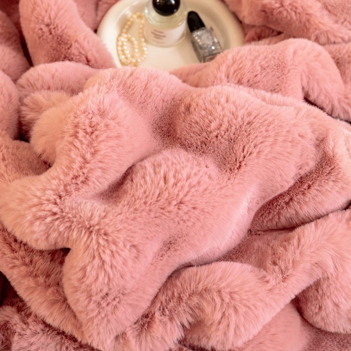 91家纺网 家纺一手货源 找家纺 尚品绵羊毛毯 2025新款仿裘皮皮草貂皮毛毯轻奢高端婚庆加厚双层拉舍尔毛毯 海棠粉