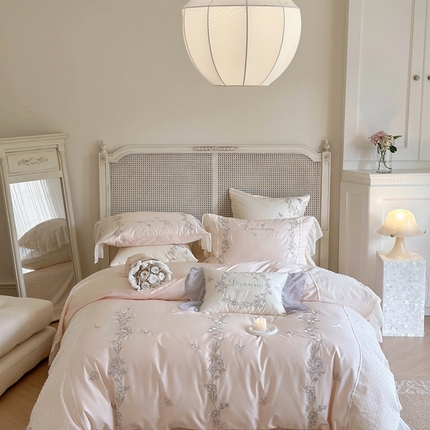 91家纺网 家纺一手货源 找家纺 MIU缪家居 2023新款悠悠假日系列100支全棉四件套 悠悠假日-粉